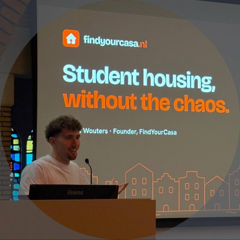 Keanu Wouters presenting FindYourCasa at Zuyd